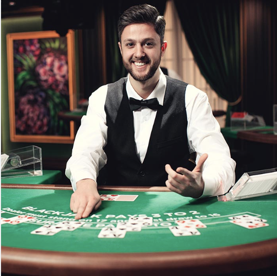 Blackjack langsung dengan dealer sebenar